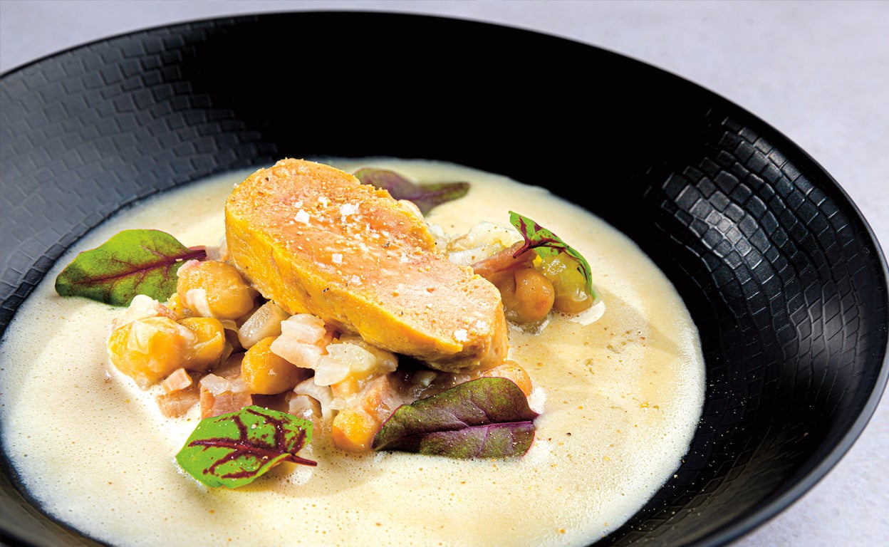 Sopa de pochas y 'foie gras'