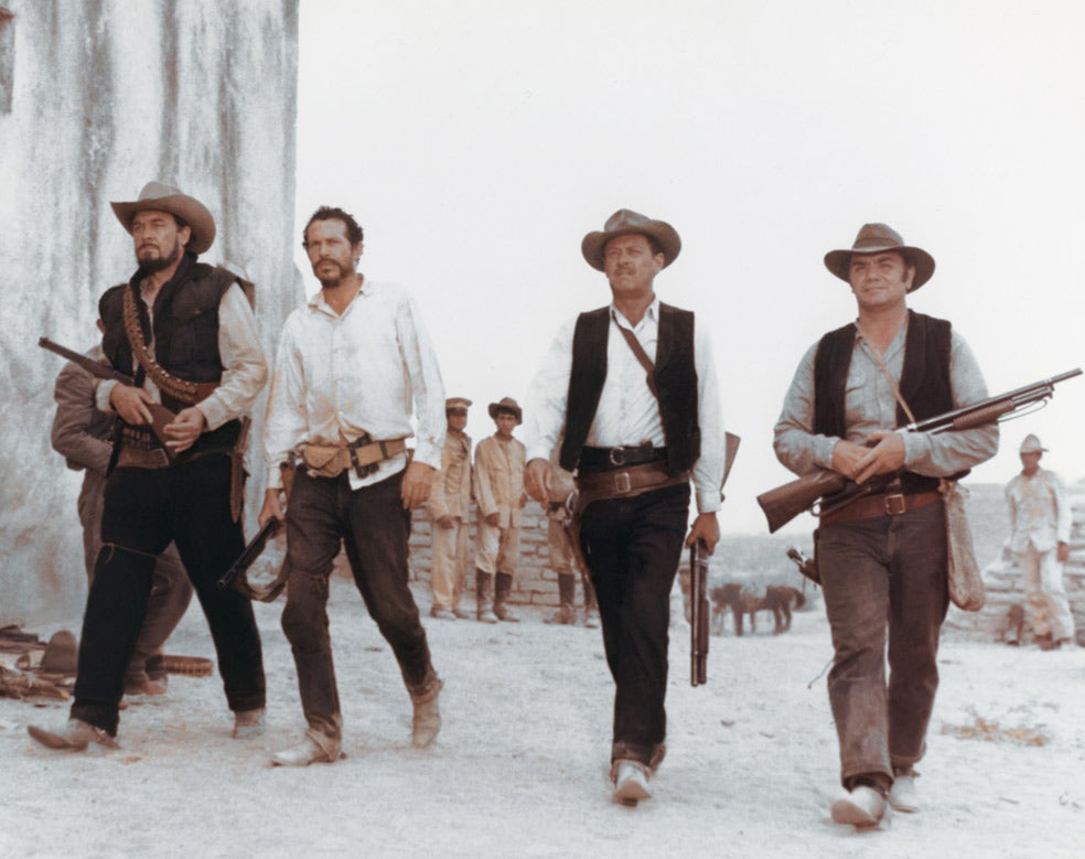 El elenco es de primera, con veteranos como William Holden, Robert Ryan, Ernest Borgnine, Edmond O’Brien y Ben Johnson. Sus interpretaciones ásperas tienen algo de testamento vital anticipado.