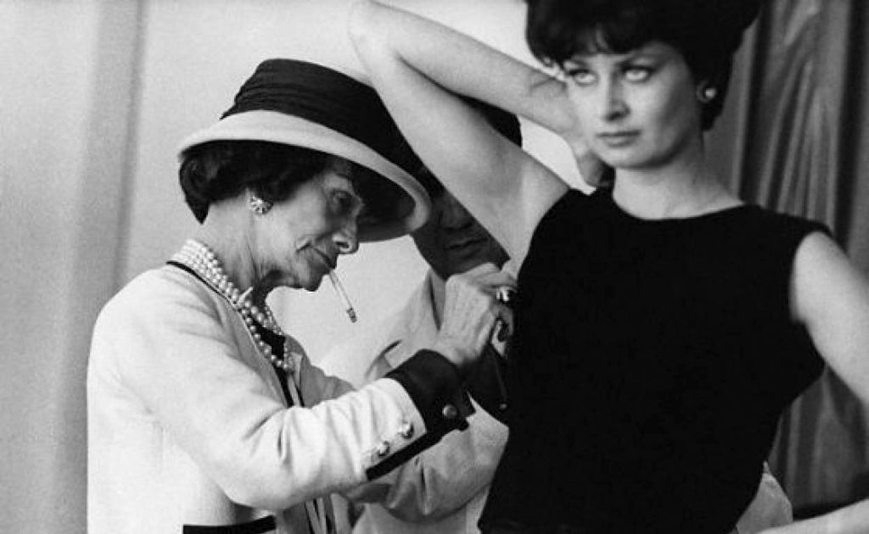 Chanel sostuvo su casa de modas con pulso de hierro. Y murió a los 87 años con las tijeras en la mano.