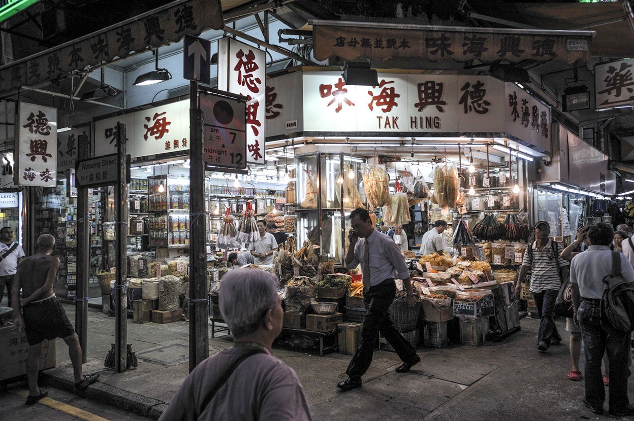 Cada año se matan unos 100 millones de tiburones para conseguir sus aletas, muy valoradas en el mercado asiático. La sopa de aleta de tiburón es un símbolo de estatus.