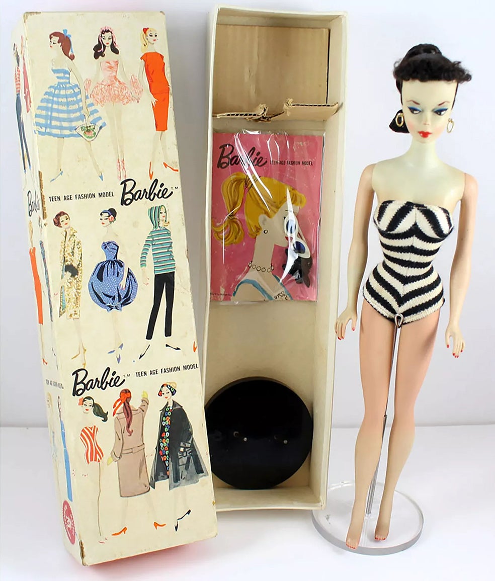 La coleccionista Marl Davidson vendió una primera edición de Barbie vintage pintada a mano por más de 18.000 euros.