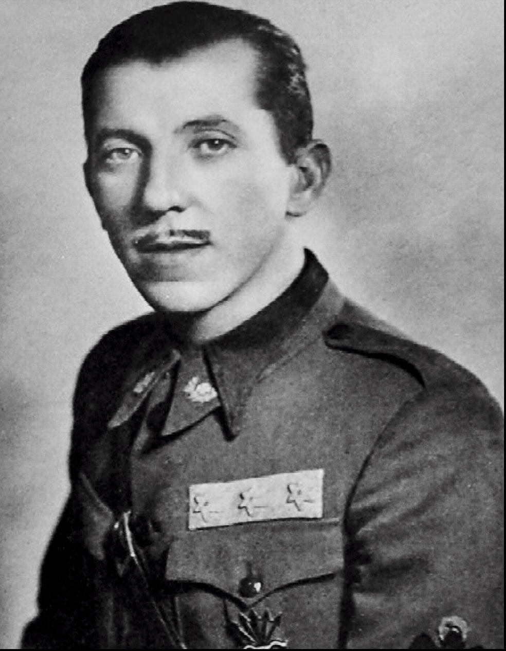 Eduardo Martínez Alonso trabajó para el servicio secreto británico en España. Ayudó a huir a unos 500 judíos.