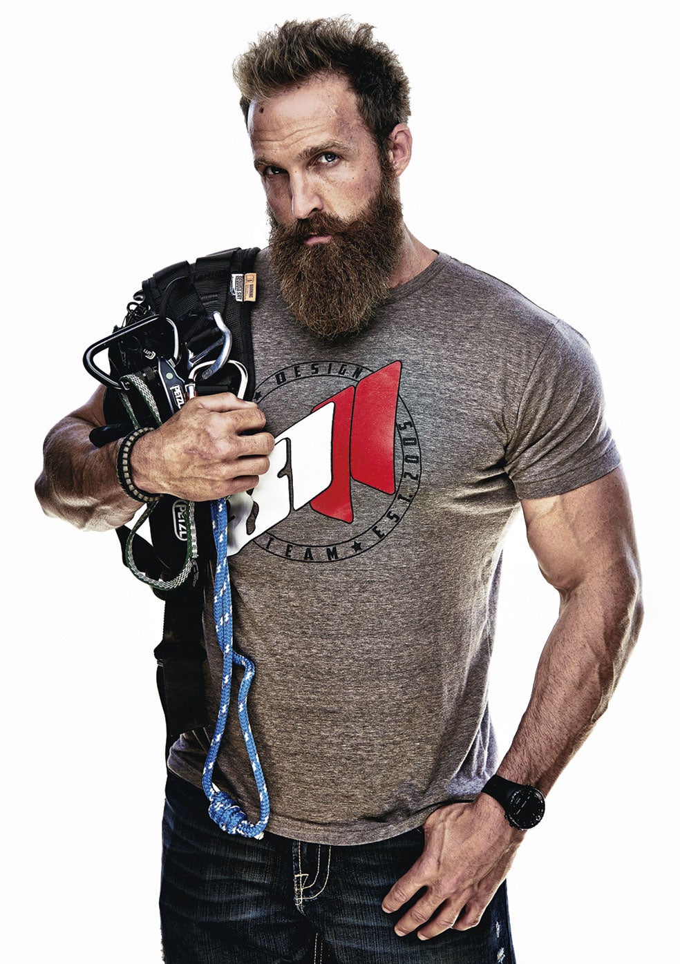 «Los fines de semana me subo a los árboles. Así, me entreno para el trabajo con cables y arneses».