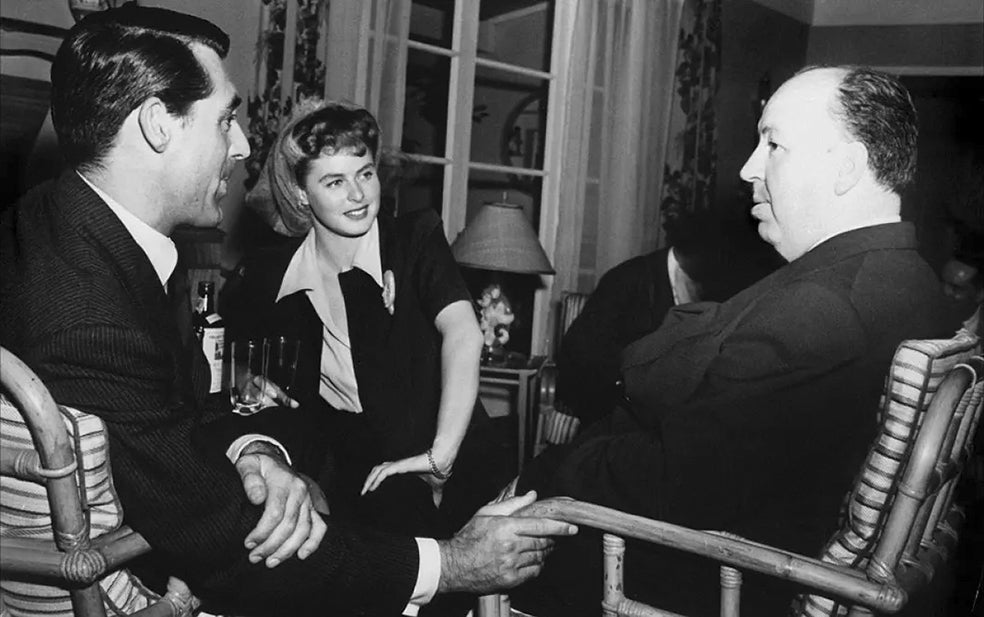 Hitchcock, que ya había mostrado sus osadías compositivas y la inagotable variedad de sus recursos formales, se permite aquí alardes en verdad apabullantes.