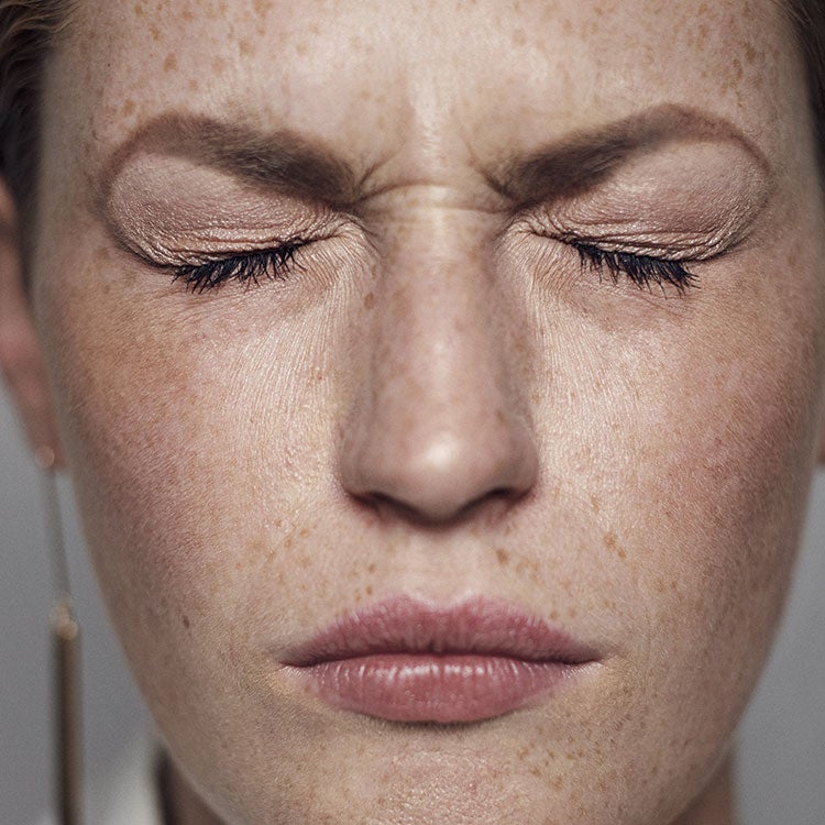 Imagen - 2. Ictus: En casos de ictus, a la pérdida de equilibrio se pueden sumar debilidad o falta de sensibilidad del brazo o pierna en un lado del cuerpo, pérdida de visión, problemas al hablar o dolores de cabeza intensos.