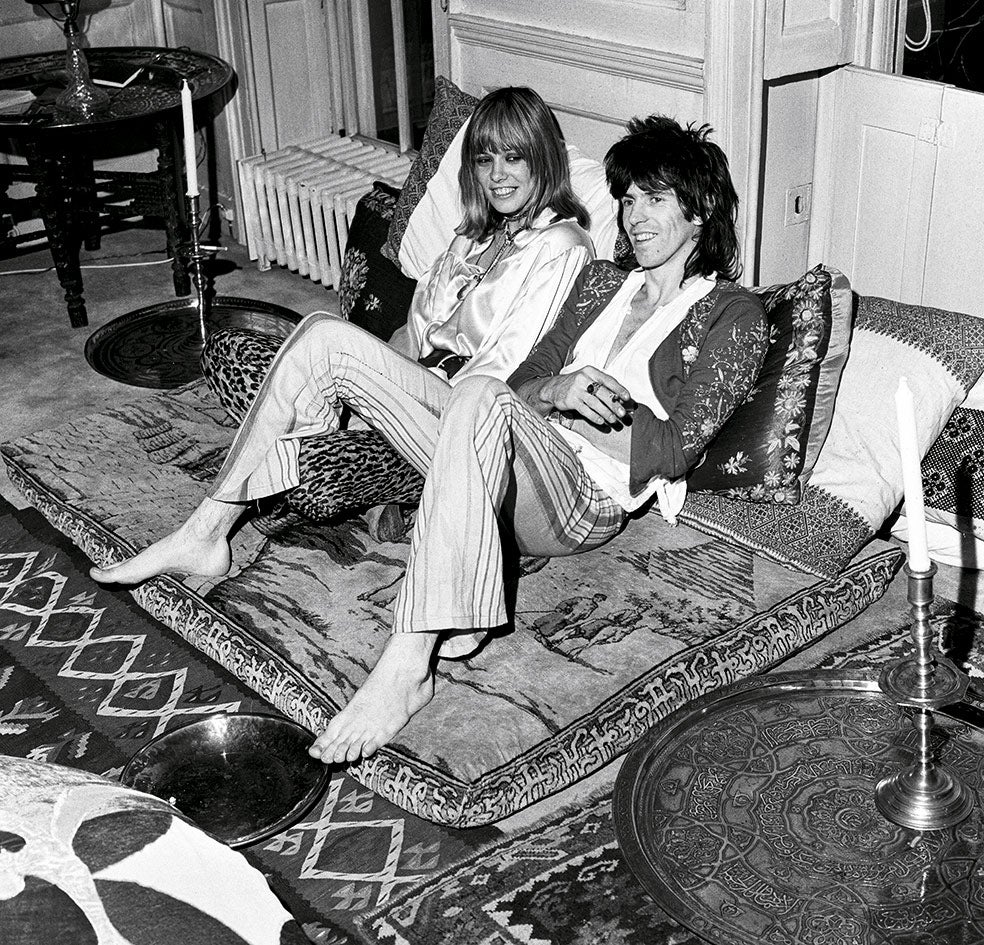 Keith Richards con Anita Pallenberg, 'musa' del grupo, en 1969. Anita fue pareja de Richards y de Jones.