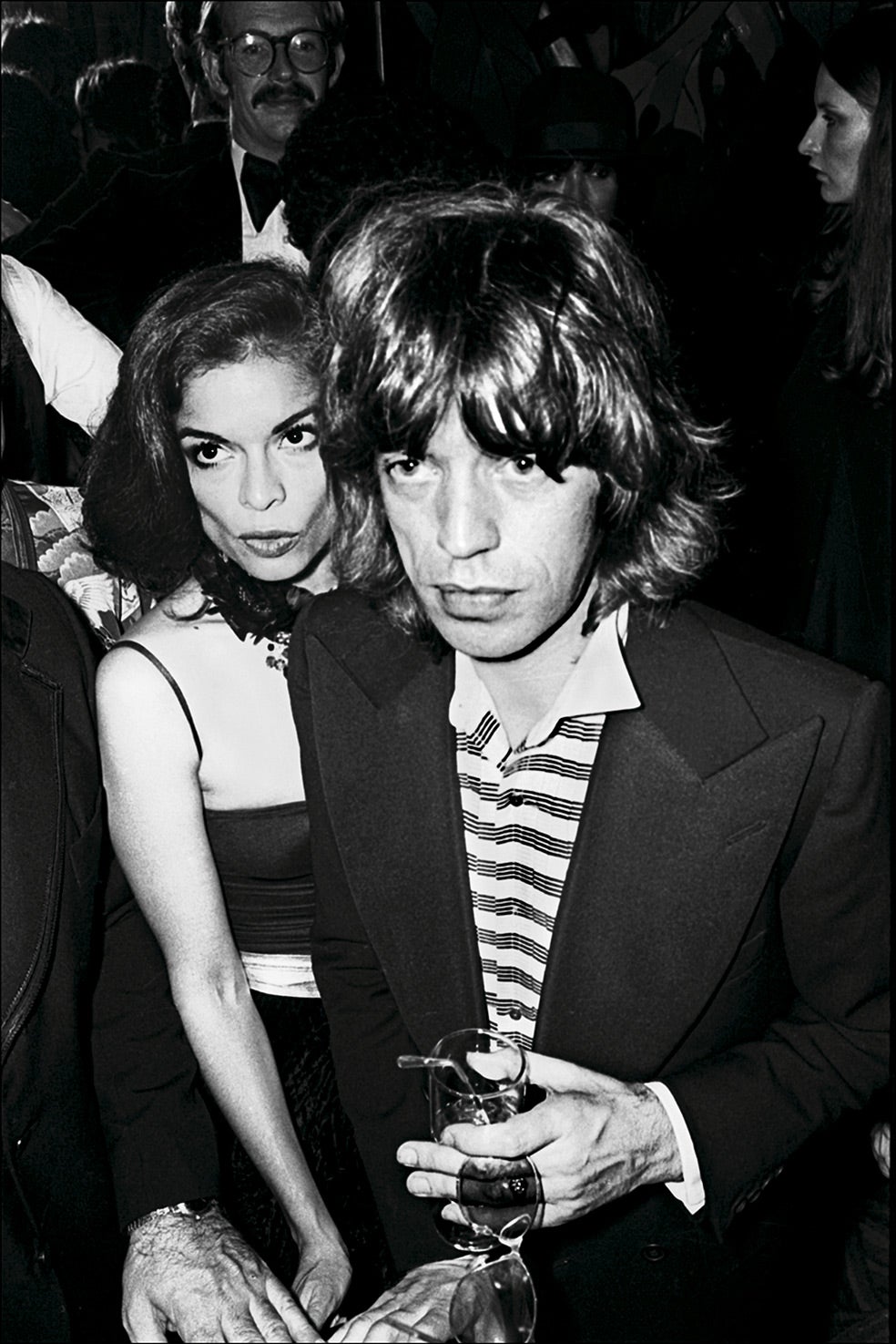 Mick y Bianca Jagger en los años setenta, cuando eran la pareja de moda y el acercamiento de Jagger a la alta sociedad lo distanció de Keith Richards.
