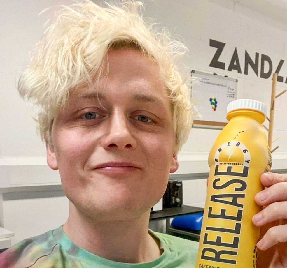 El cineasta y autor de varios libros anunció en sus redes sociales la burla a Amazon, explicando cómo lo había podido hacer sin demasiado esfuerzo.