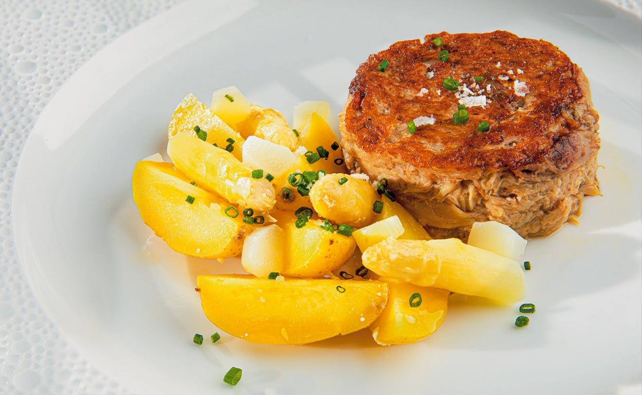 Paletilla de cordero 'a las 9 horas' y patatas