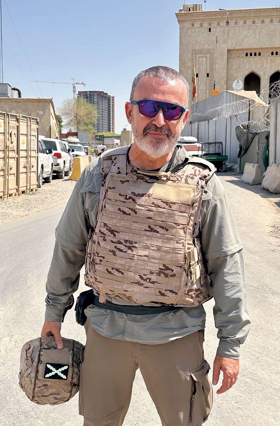 Lorenzo Silva, en Irak. Además de ser autor de las exitosas novelas policíacas protagonizadas por los guardias civiles Rubén Bevilacqua y Virginia Chamorro, Silva ha publicado numerosos libros de no ficción sobre la historia militar española.