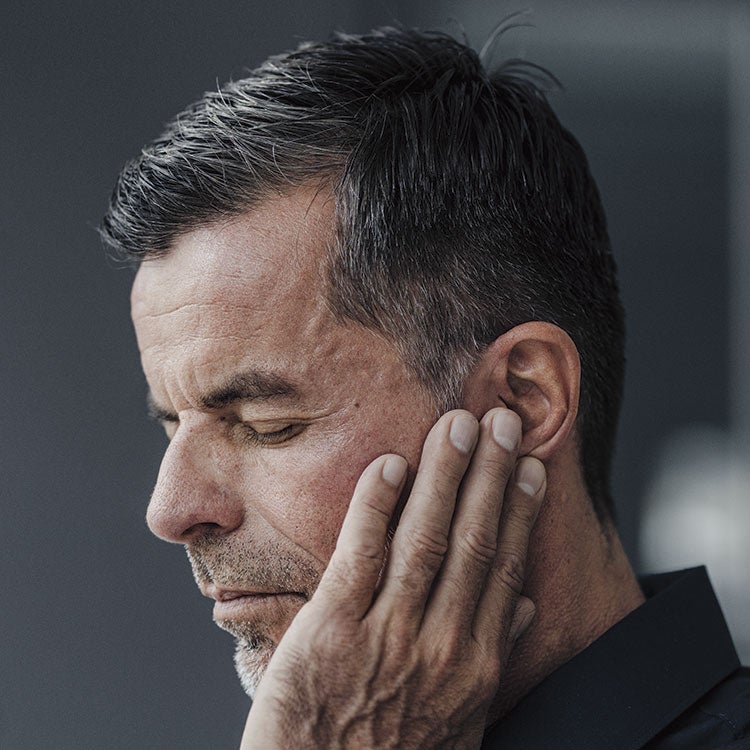 Imagen - 3. Síndrome de menière. Es una enfermedad que se produce cuando se acumula líquido en el oído interno. Puede durar entre 20 minutos y 12 horas. A los vértigos se suele añadir pérdida de audición o zumbidos, presión en el oído y dolores de cabeza.