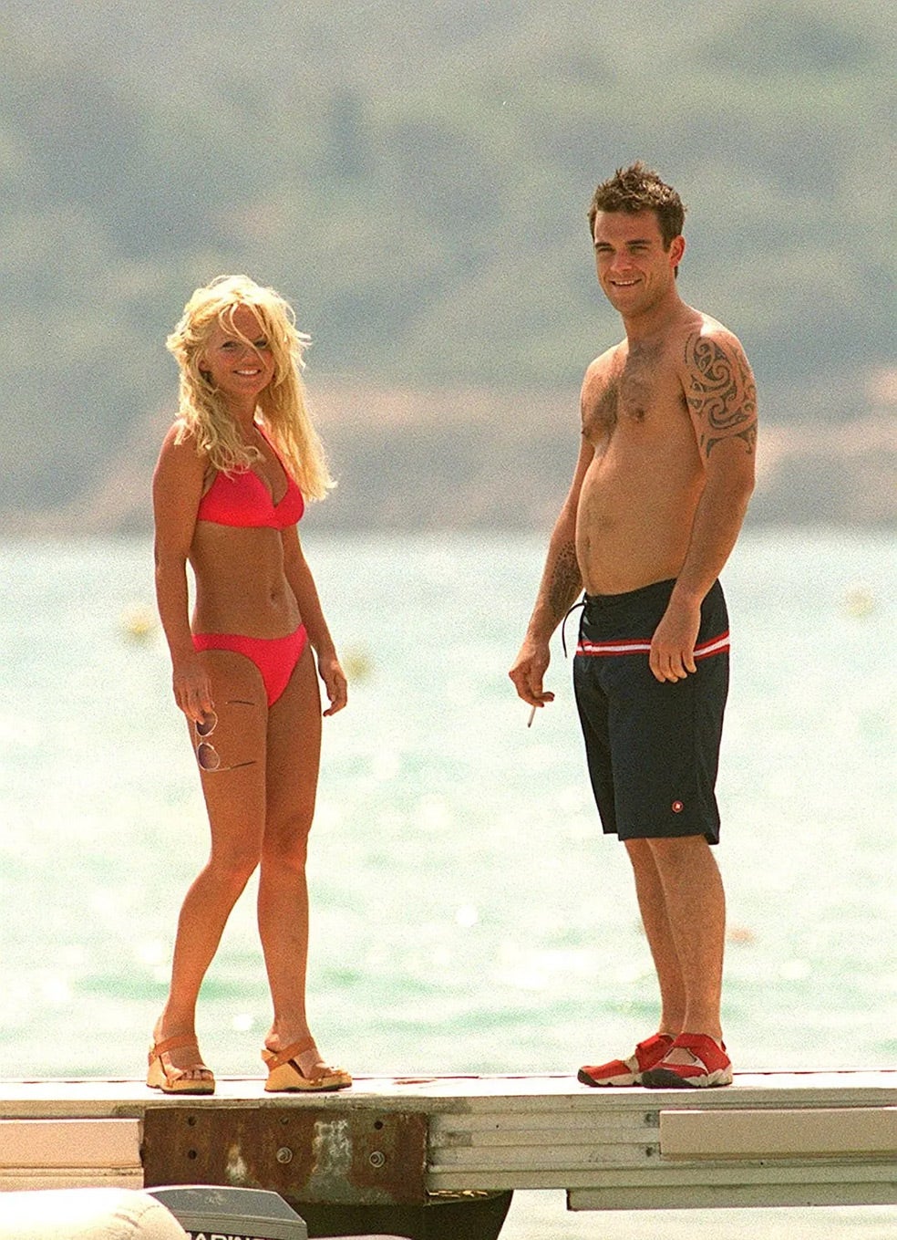 En un consierto se pavoneó de haberse acostado con cuatro de las cinco cantantes del grupo Spice girls. Con Geri Halliwell, una de ellas, mantuvo una relación larga. Rompió él y se arrepiente de haberlo hecho.