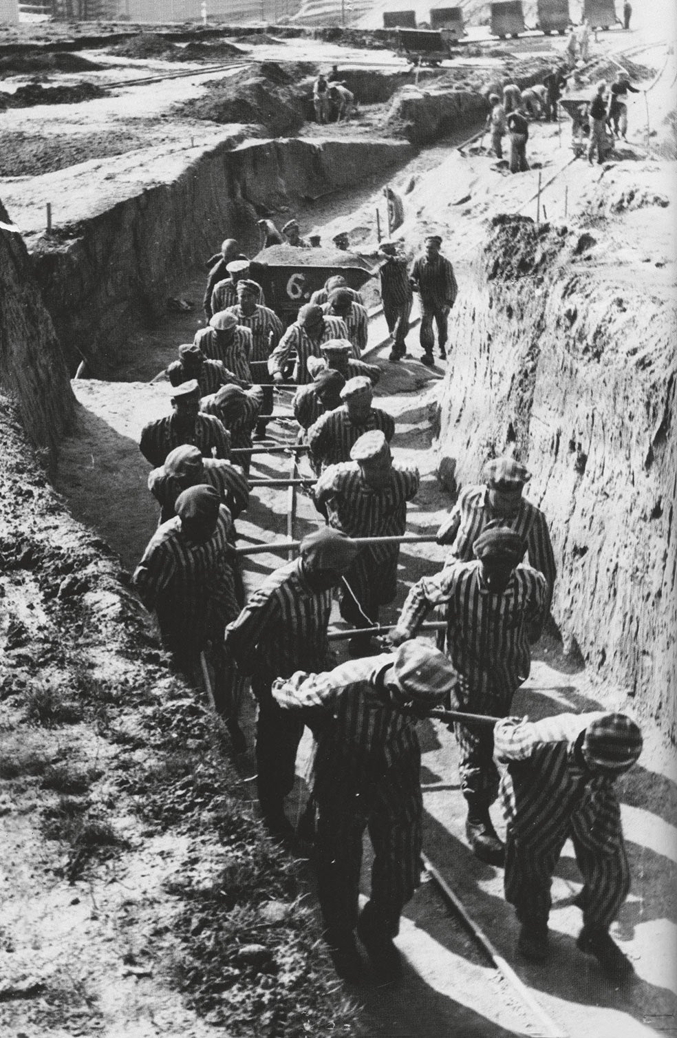 El trabajo en la cantera de Mauthausen era infernal. Unos 7000 españoles fueron internados en aquel campo. Solo lograron sobrevivir unos 2500.
