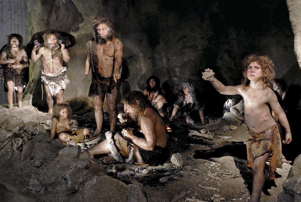 El neandertal comía mariscos hace 150.000 años. Lo descubrió en 2011 un equipo internacional en el que participaba el CSIC en la cueva Bajoncillo (Málaga). Son los vestigios más antiguos de consumo de moluscos. Hasta entonces se creía que el pionero en el marisqueo había sido el Homo sapiens.