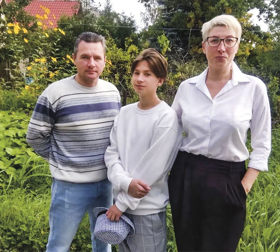 Yegor era un chico estudioso, aficionado a la Historia y el kárate, en una familia apolítica. Tras su detención, su padre, electricista, ha perdido el empleo.