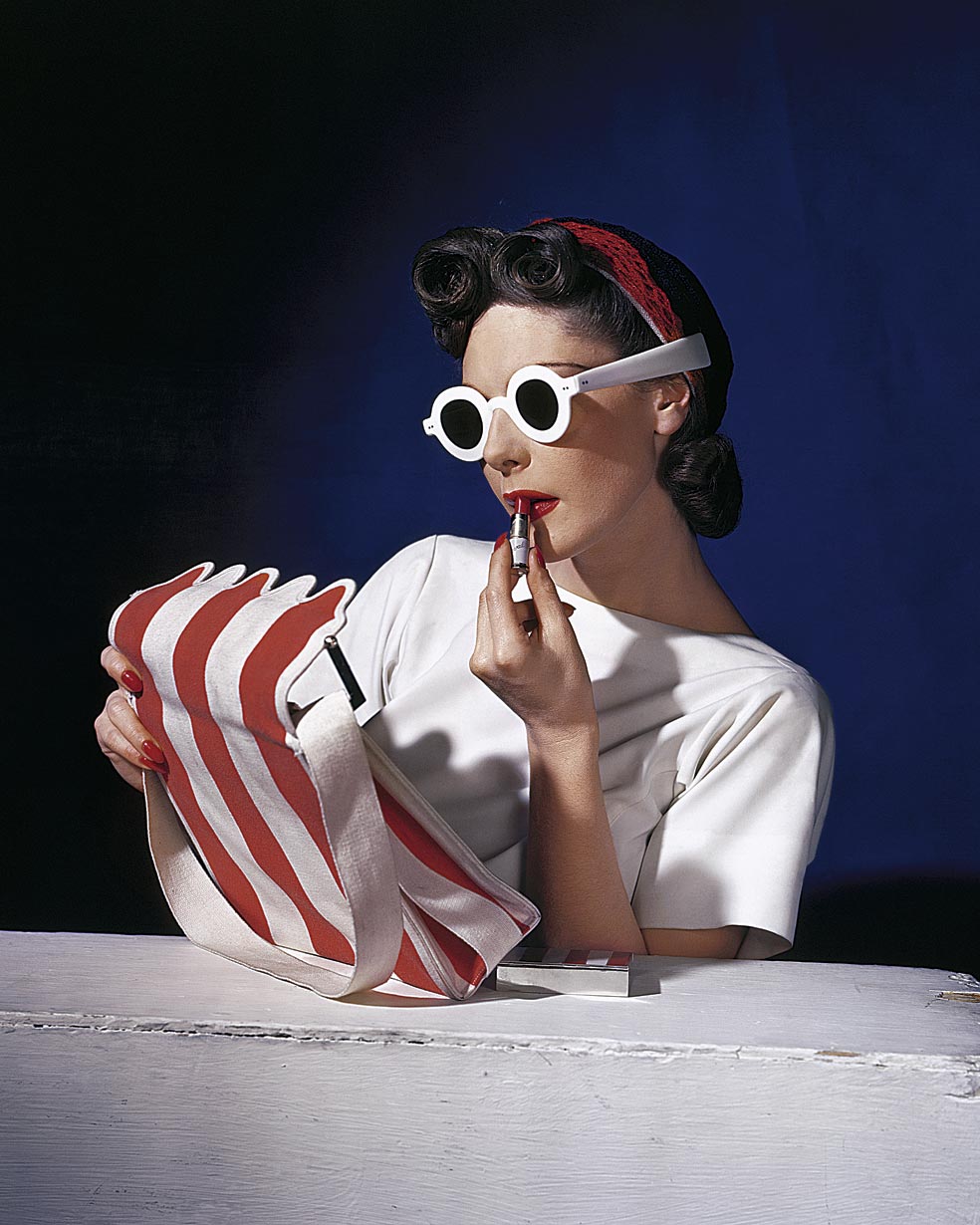 Lograba crear imágenes únicas combinando tanto los colores como las formas, como muestra esta foto de la modelo Muriel Maxwell, de 1939. Horst quiso ser arquitecto.