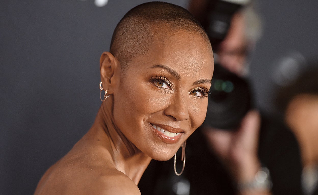 Jada Pinkett confiesa que, desde la noche de los Oscar, no han mediado palabras con Chris Rock y, consultada sobre si le gustaría que hablasen, se limita a decir: «Siempre estoy abierta a la curación».