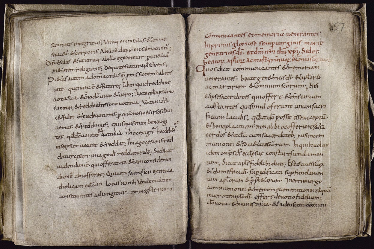 Hernando Colón llegó a atesorar quince mil libros. El manuscrito más antiguo de los conservados en la Biblioteca Colombina es Florus Lugdunensis, del siglo IX.