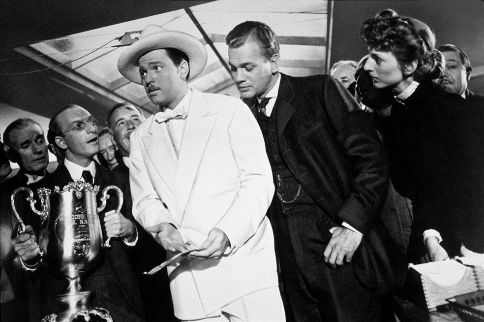 Se considera una de las mejores películas de la historia del cine, pero solo ganó un Oscar al Mejor guion, compartido entre Welles y Herman J. Mankiewitz, quien acusó a Welles de apropiarse del texto. Aquí Orson Welles junto a Joseph Cotten.