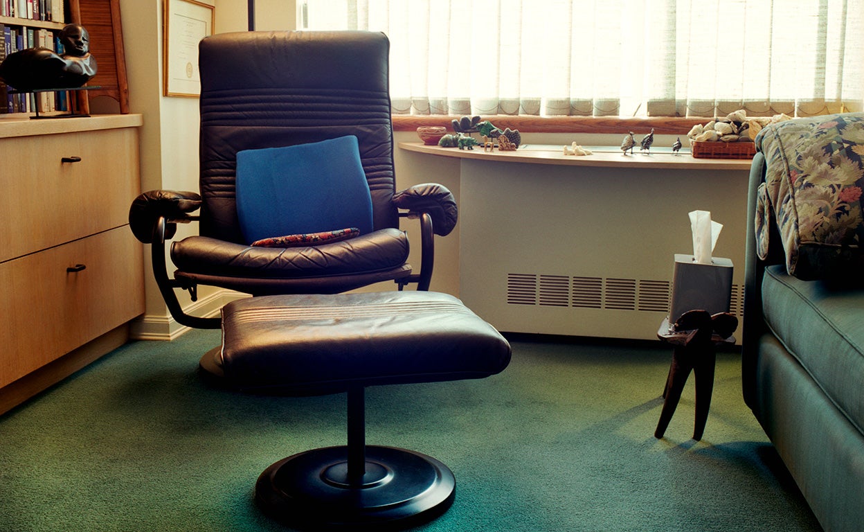 ¿Por qué si vamos cada vez más al psicólogo, nuestra salud mental está peor que nunca?