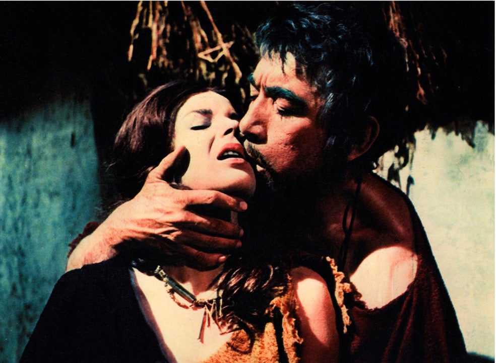 Silvana Mangano interpreta a Raquel, la prostituta amante de Barrabás que se convierte al cristianismo. La secuencia de su lapidación es impactante. Aquí, la actriz junto con Anthony Quinn.