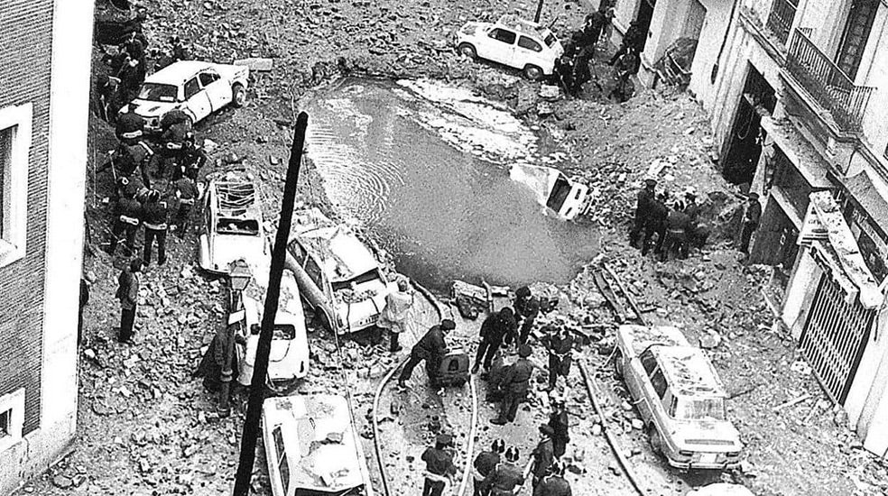 El atentado contra Carrero Blanco se produjo justo después de la discusión con Kissinger y muy cerca de la embajada de Estados Unidos. De ahí que se especule con la implicación de los norteamericanos en la logística del atentado, ejecutado por etarras.