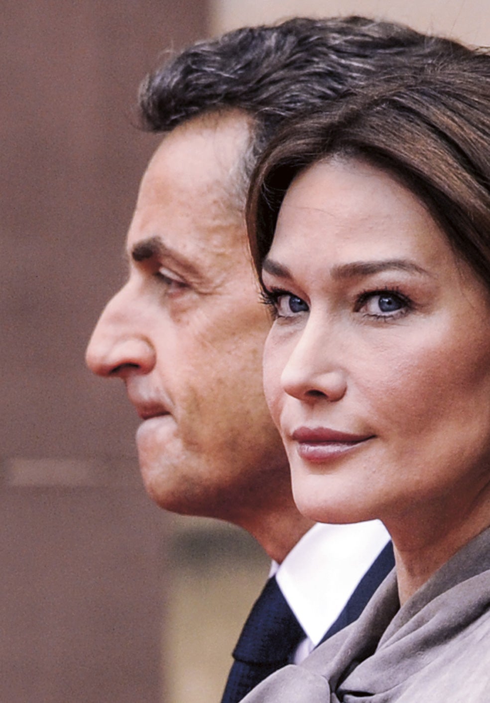 Sarkozy y la cantante y modelo Carla Bruni llevan casados 15 años y tienen una hija. Él se divorció de su anterior esposa para casarse con Bruni estando ya en la presidencia del Gobierno.