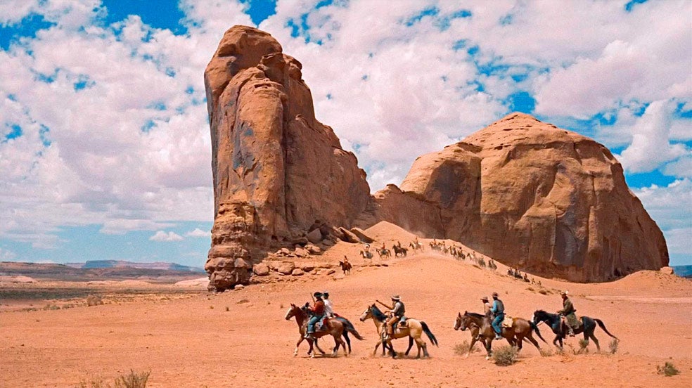La película, cruda y desgarrada, está ambientada en Texas aunque las secuencias estén filmadas en Monument Valley, en la frontera de Utah con Arizona.