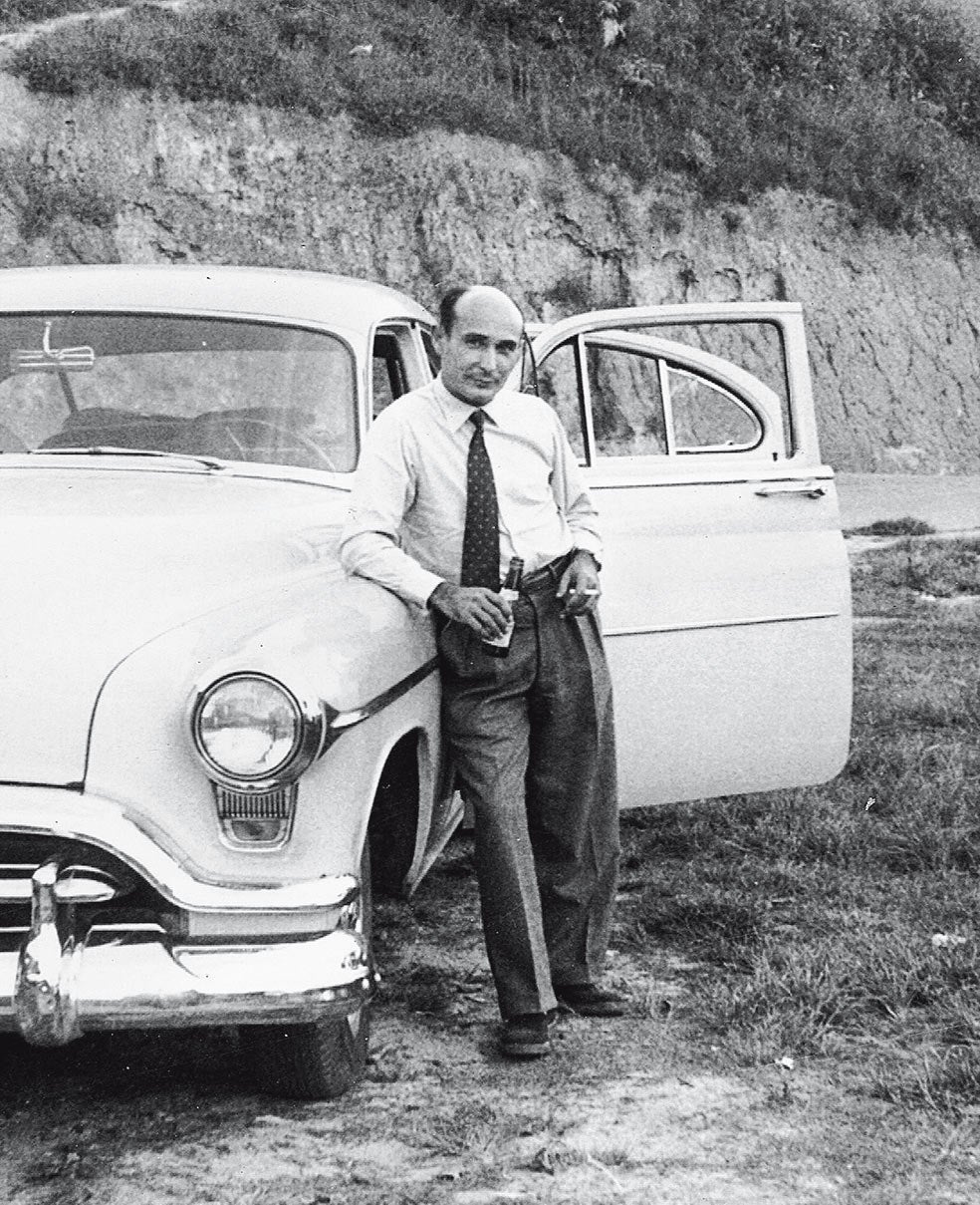 Juan Pujol trabajó como agente doble durante la Segunda Guerra Mundial: hizo creer a los nazis que el desembarco del día D sería en Calais en lugar de en Normandía. Luego desapareció. Su 'viuda' fundó la mítica Galería Kreisler.