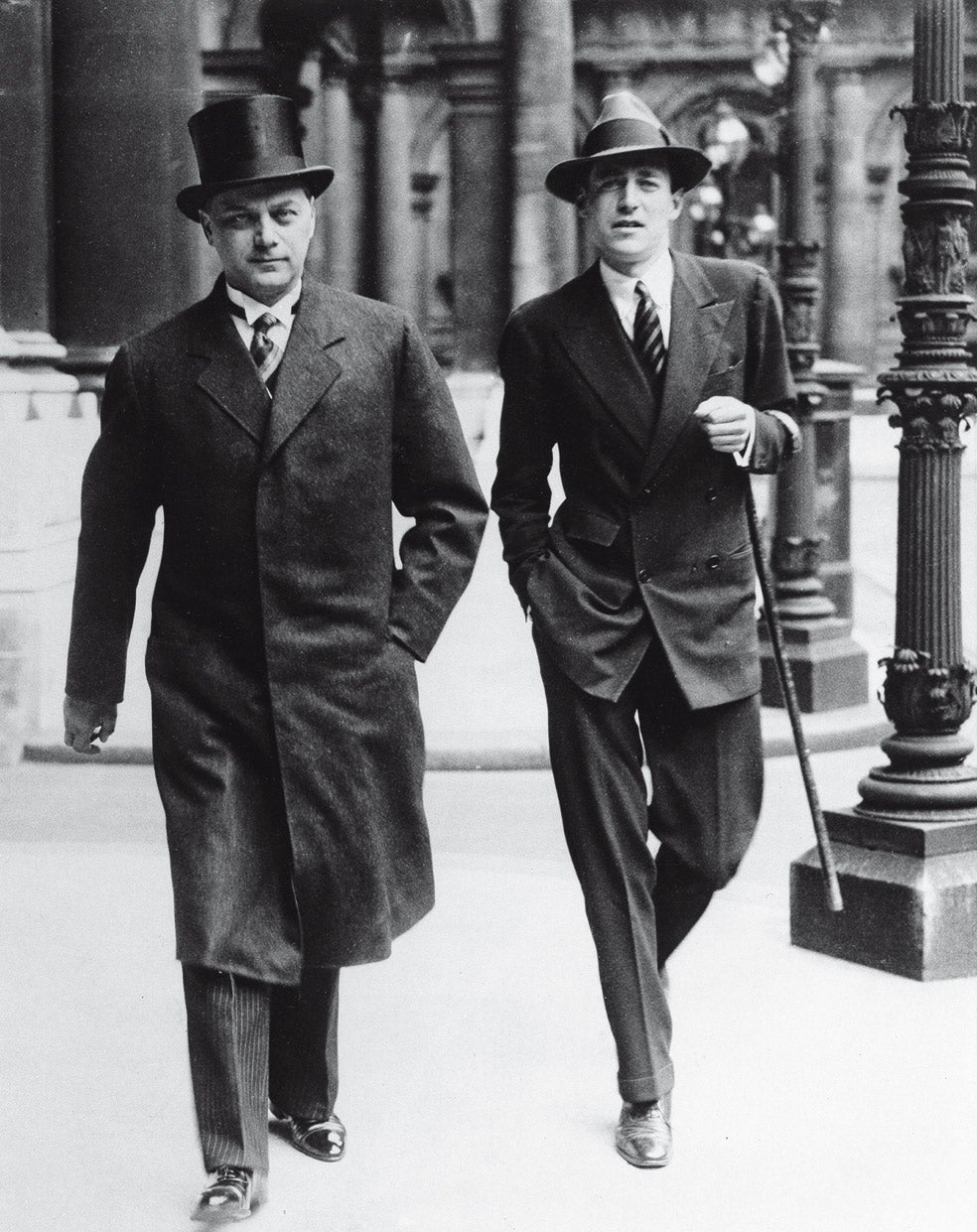 En 1933 se convirtió en jefe del Servicio de Asuntos Exteriores del partido nazi. En la imagen, Rosenberg (con sombrero de copa) en Londres con el norteamericano Norman Davis.