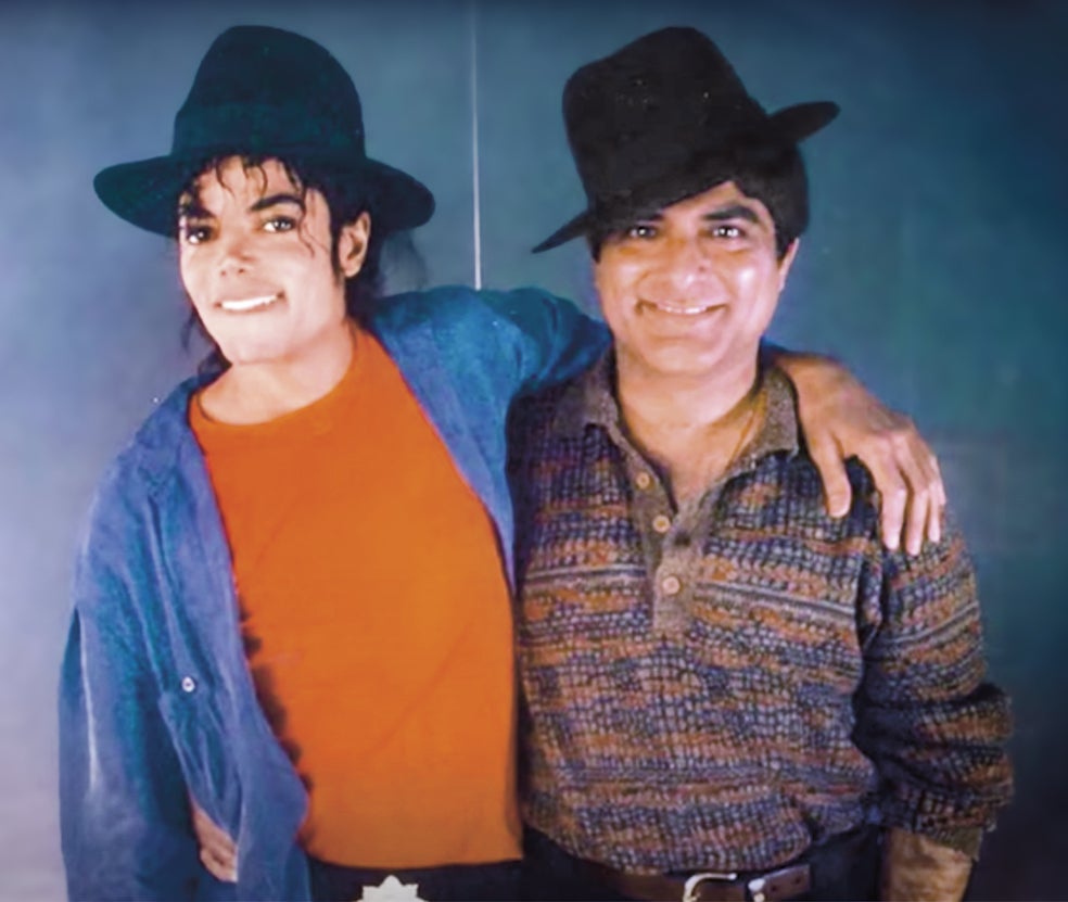 La relación de Michael Jackson con Deepak Chopra fue determinante para que alcanzase la fama mundial. No solo porque fuese su gurú personal, sino porque le presentó a las celebrities que le abrirían las puertas de Hollywood.