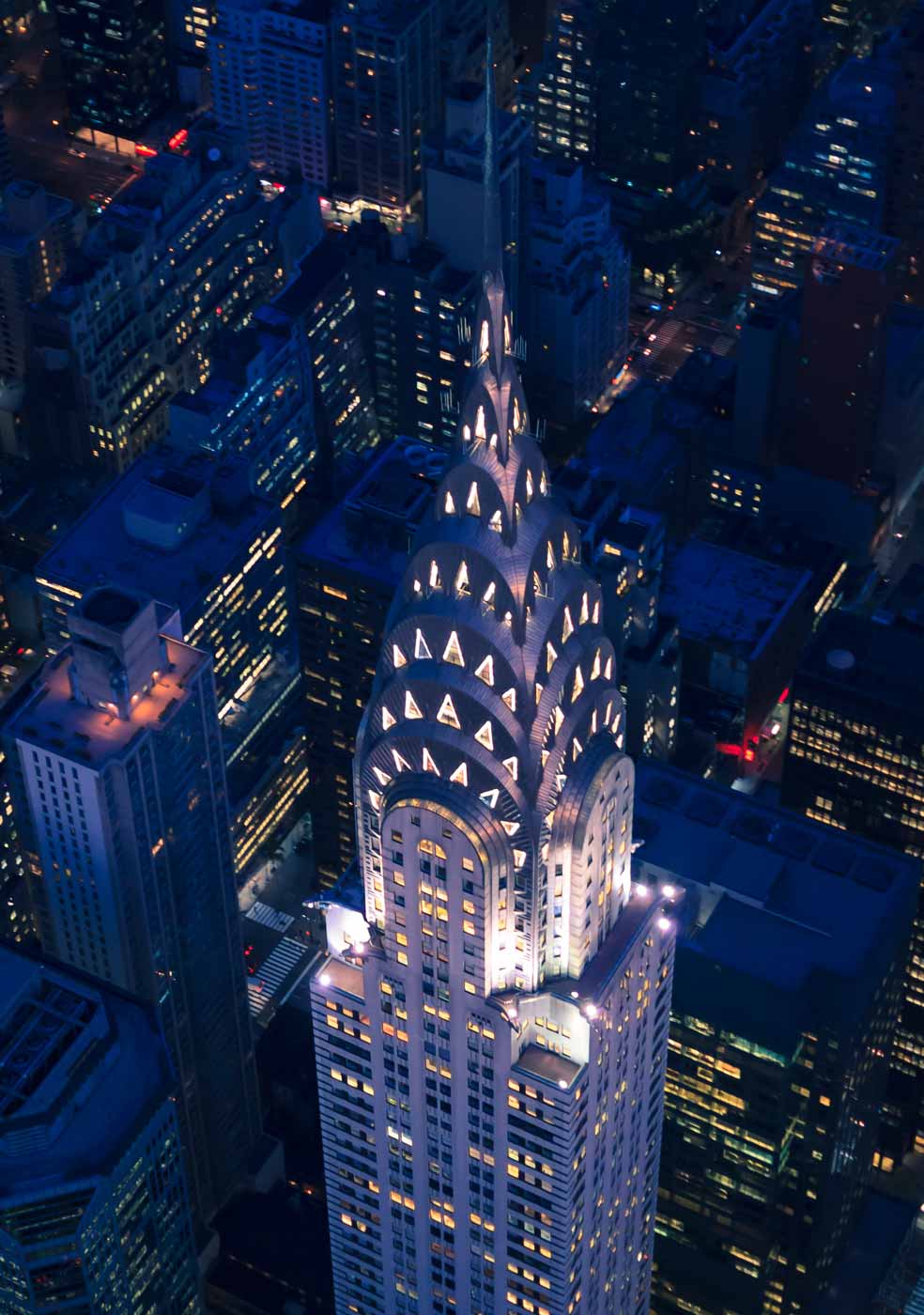 El edificio Chrysler de Nueva York, de 1930, es un icono de esta corriente. «El perfil de Manhattan es epítome de la ciudad déco», dice la crítica de arte Estrella de Diego.