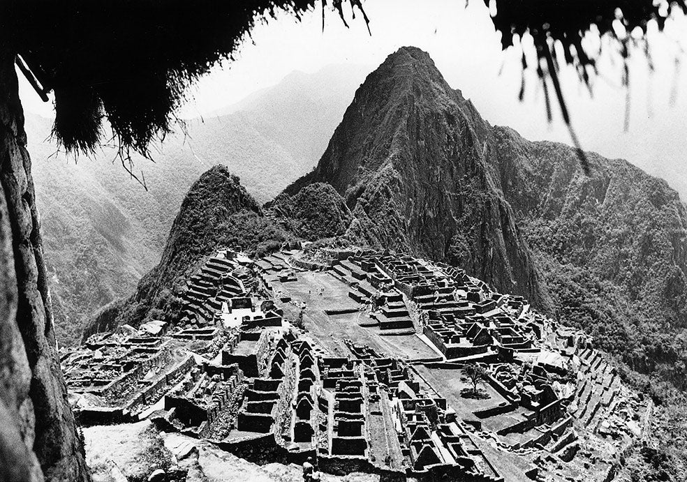 Los expertos y estudiosos no acaban de definir qué fue en verdad Machu Picchu. Las hipótesis más respaldadas afirman que podría haber sido un mausoleo real en honor al rey Pachacuti (1438-1471). Pese a que Bingham no fue el primero en llegar allí —algunos investigadores afirman que ya en 1867 un empresario alemán, Augusto Berns, había localizado y saqueado el lugar— es justo reconocer que Bingham sí fue quien más empeño puso en revelar al mundo este tesoro oculto.