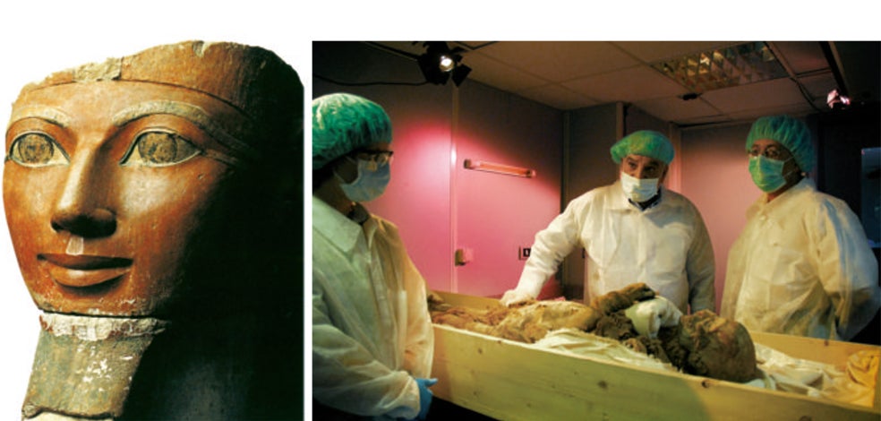 En 2007, se sometió a un TAC a una mujer sin identificar hallada en 1903. Un diente, encontrado en una caja con las vísceras embalsamadas de la Reina Hatshepsut, resolvió el enigma: era su momia perdida. El TAC reveló que el molar encajaba con un alvéolo vacío del cadáver. El hijastro de la monarca, Tutmosis III, trató de destruir toda pista de su reinado tras sucederla en el trono y se cree que, por ello, fue escondida por sus leales.