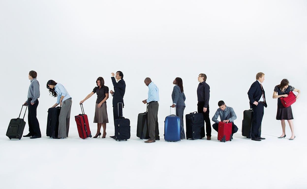 ¿Por qué la gente hace cola para subir al avión si los asientos están numerados?