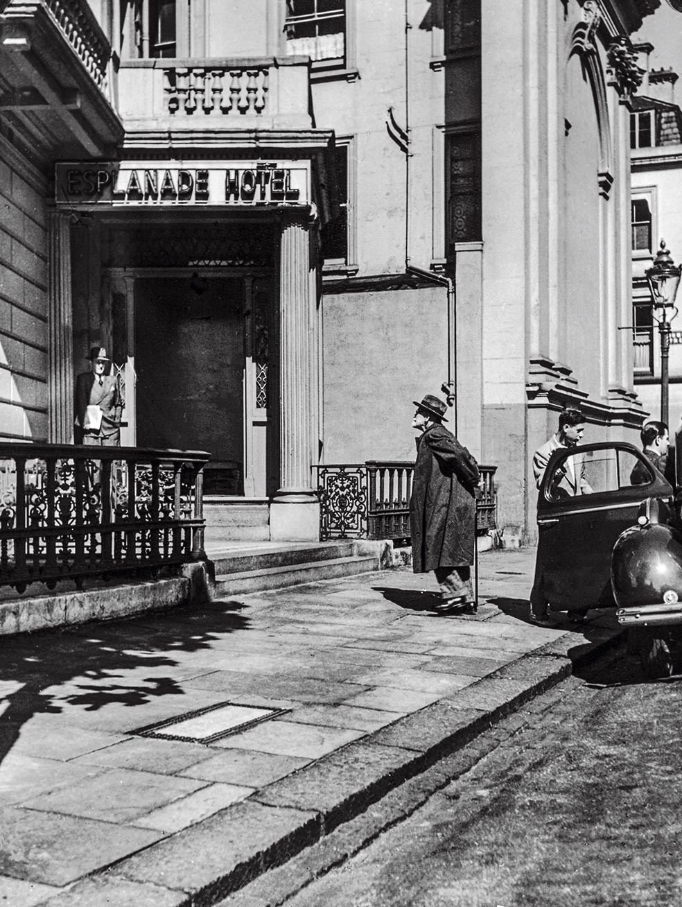 El psicoanalista vivió durante el verano de 1938 en el hotel Esplanade mientras realizaba reformas en su casa. En su honor, el hotel le puso su nombre a la mejor suite.