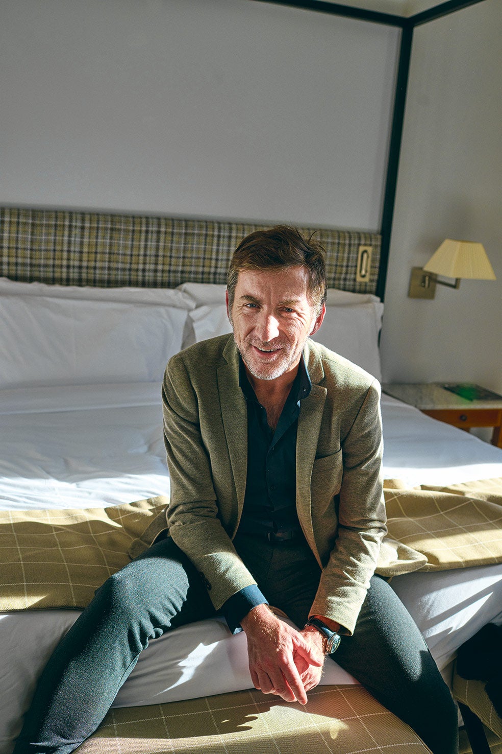 «Si viajo en primera no desperdicio nada. Y si sobra algo me lo llevo... —reconoce De la Torre—. Nunca he perdido la conciencia de clase».