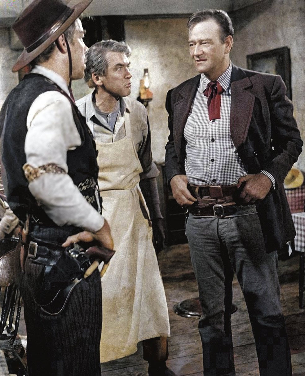 Los relatos de Dorothy M. Johnson son mucho más duros y reales que las películas basadas en ellos. John Ford, por ejemplo, edulcoró El hombre que mató a Liberty Valance. Aquí, una escena del filme.