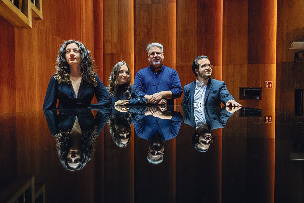 De izquierda a derecha: la violonchelista turca Ülker Tümer, la violista española Noemí Fúnez Palencia (también en la imagen que abre este reportaje), el director croata de la cátedra de Trompa y música de cámara Radovan Vlatkovic y el tenor cubano Daniel Domínguez Quintero.