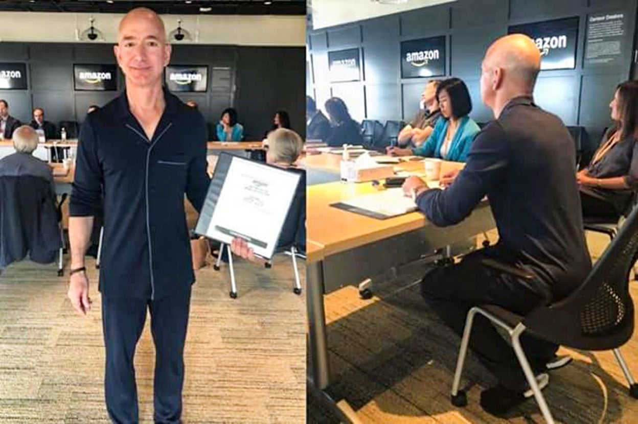 Las reuniones internas de los altos ejecutivos de Amazon no son, lógicamente, públicas. Pero en alguna ocasión, Bezos ha subido a Instagram alguna imagen en la que se pueden ver sus famosos informes escritos. Aunque en esta foto lo que más llamó la atención fue su atuendo: un traje-pijama y 'pantuflas'.