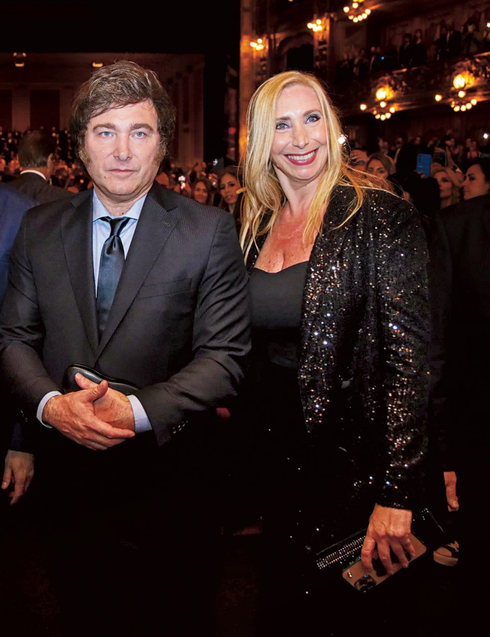 Aunque la pareja sentimental de Milei es Fátima, de momento quien lo acompaña en los actos oficiales es su hermana Karina. Nombrada secretaria de Estado, el mismo presidente reconoce que ella es «el jefe». Fátima evita hablar de su cuñada, pero niega que se lleven mal.