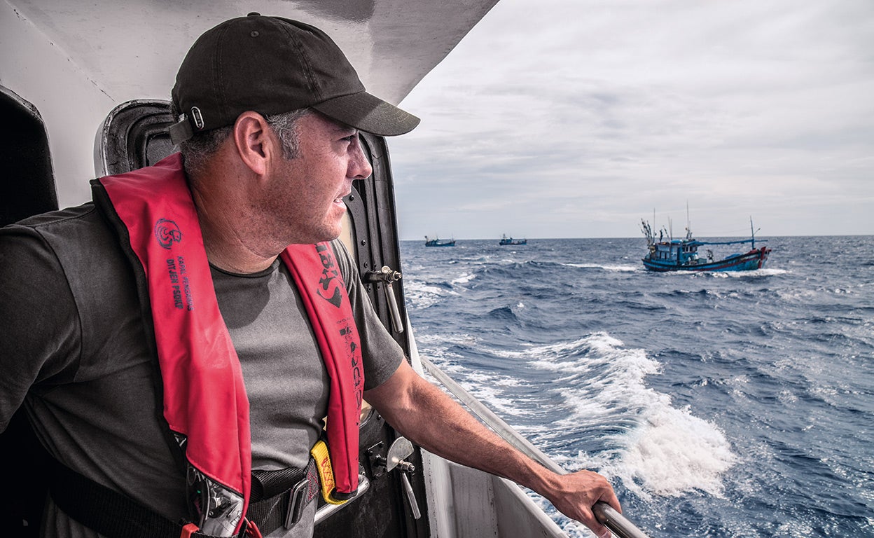 Ian Urbina: «En alta mar hay esclavos. Son golpeados y violados»