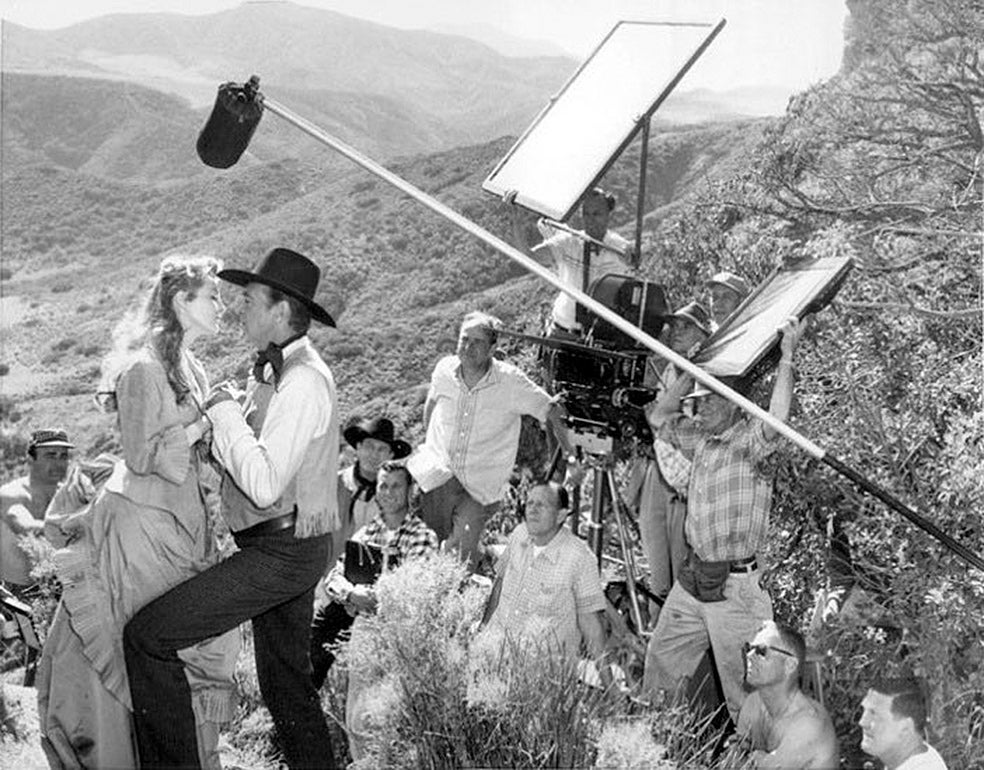 Aunque la acción tiene lugar en Texas, el rodaje de la película se realizó en California. A pesar de los dolores físicos que Cooper mantenía por un accidente de tráfico, no fue sustituido por ningún doble en las escenas a caballo.