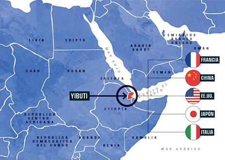 Imagen secundaria 1 - Ejércitos de todas las banderas. La base de Yibuti fue la primera que China abrió fuera de sus fronteras. Abajo, a la derecha, los americanos en Camp Lemonnier, la base de Estados Unidos en el país africano.