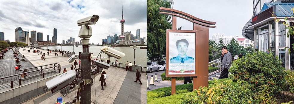 En 2018 había tres millones de cámaras en las calles de China. Es previsible que ese número se haya multiplicado por cuatro. Algunas ciudades del país también tienen un sistema para evaluar a sus vecinos, como las agencias de rating: de 'AAA' a 'D', según lo 'fiables' que sean para el Gobierno. En Rongcheng, a la derecha incluso se exhiben carteles con los rostros de los ciudadanos que han obtenido las mejores valoraciones.