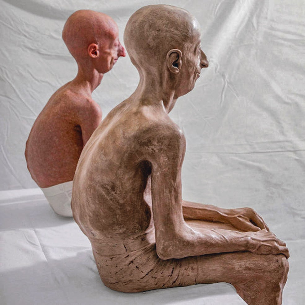 El escultor italiano Valentino Baron le hizo esta estatua en arcilla y juntos escribieron un libro: Esculpir el cuerpo, descubrir el alma.