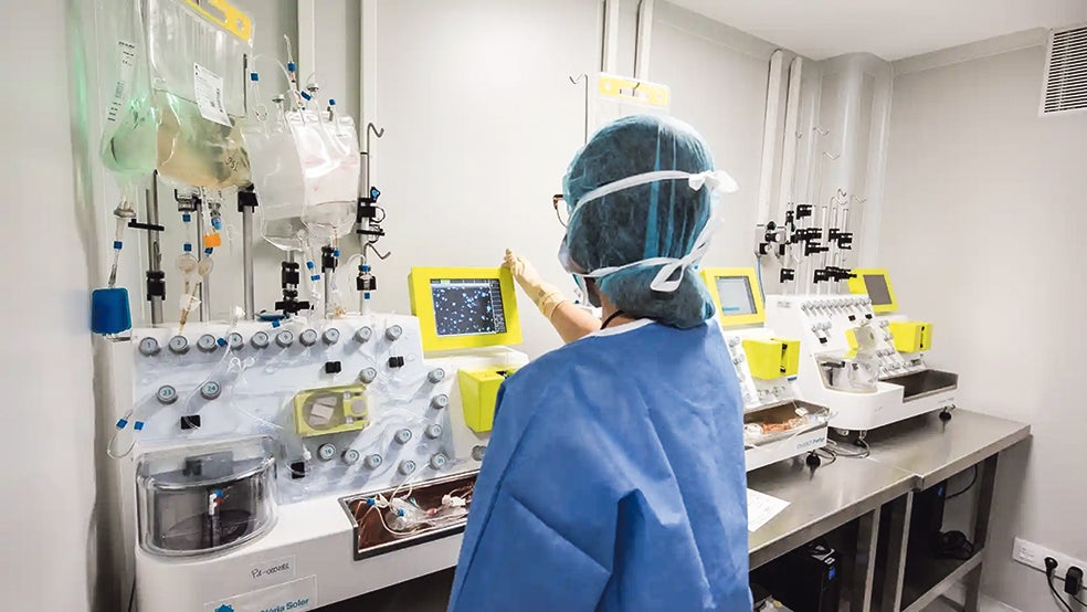 La terapia con células CAR-T, autorizada desde 2019 en España para su uso contra algunos tipos de cáncer, es la base de los ensayos actuales para tratar enfermedades autoinmunes.