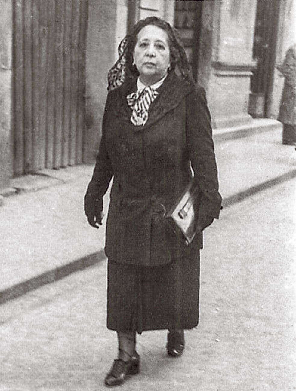 Ya casada con Valle-Inclán, Josefina Blanco renunció un tiempo a su carrera de actriz, que retomaría en 1918 con Santa Juana de Castilla, de Benito Pérez Galdós, en el Teatro de la Princesa, junto a Margarita Xirgu. Tras iniciar los trámites de su separación, trabajó en el Teatro de la Comedia hasta el inicio de la Guerra Civil.