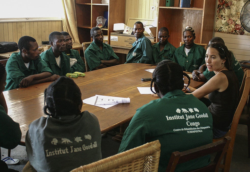 Rebeca Atencia es veterinaria. Ha aprendido sobre la marcha de finanzas, leyes y gestión. Dirige a más de cien trabajadores de distintas tribus y ha introducido grandes cambios en la gestión como nombrar jefas a mujeres.