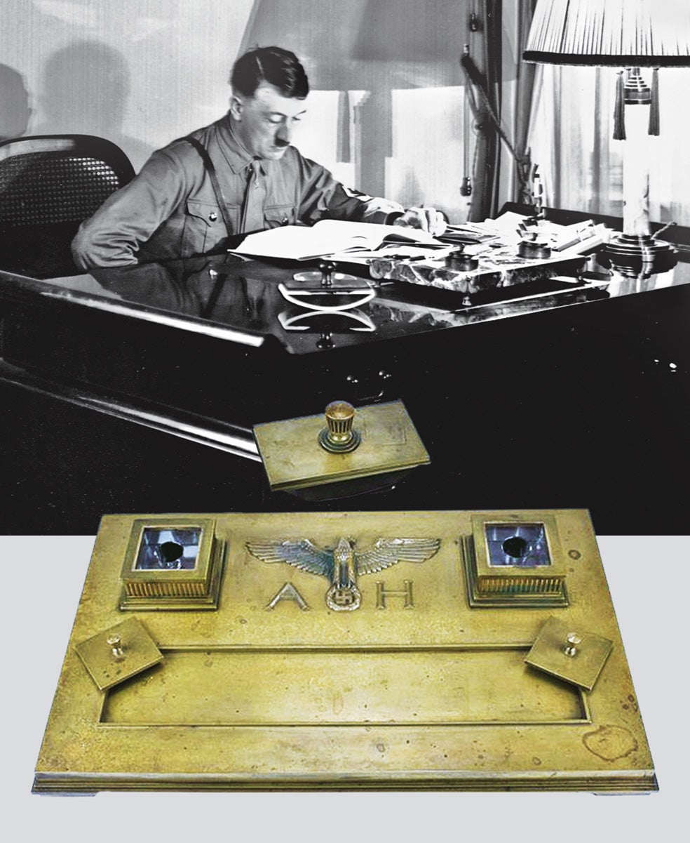 El dueño de la casa de subastas Alexander Autographs, que vendió esta escribanía por 423.000 dólares, sostiene que es la que utilizó Hitler para firmar, en 1938, el Pacto de Múnich.